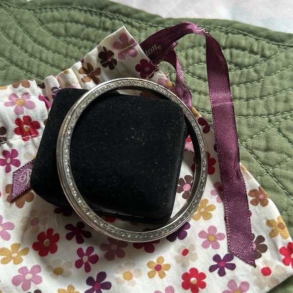 Brighton Infinity Silver Bangle with Emerald Green Beads - Picture 2 of 3